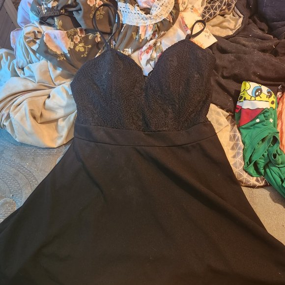 Plus Size Dresses - Picture 5 of 10